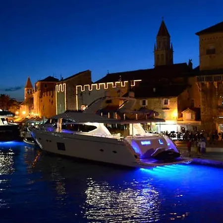 Lana Trogir