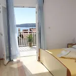 Lana Apartment *