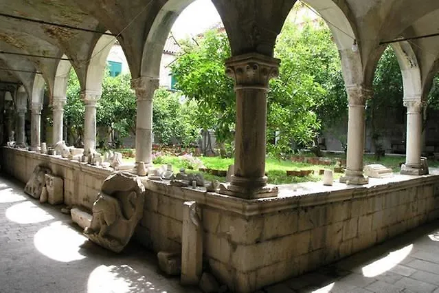 Lana Apartman Trogir
